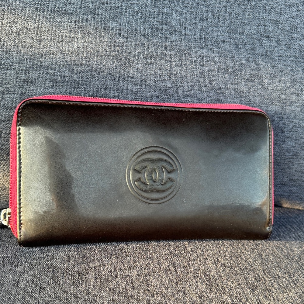 CHANEL Black Wallet with Red Trim